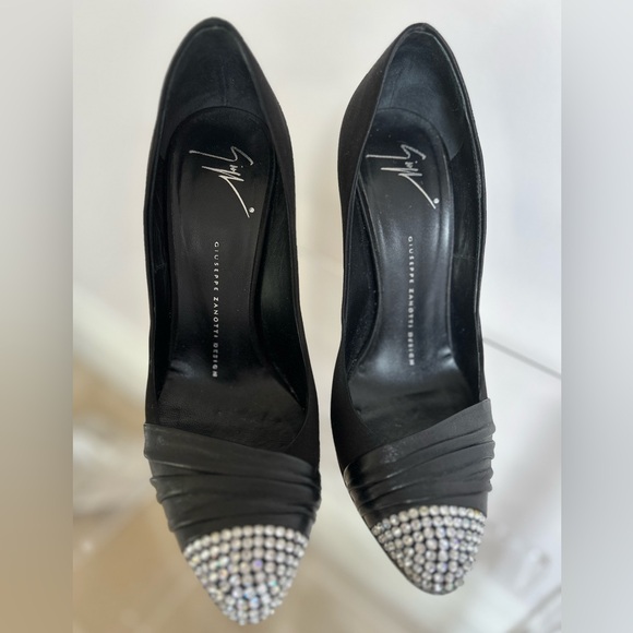 Giuseppe Zanotti Black Pumps with Crystals - Picture 3 of 6